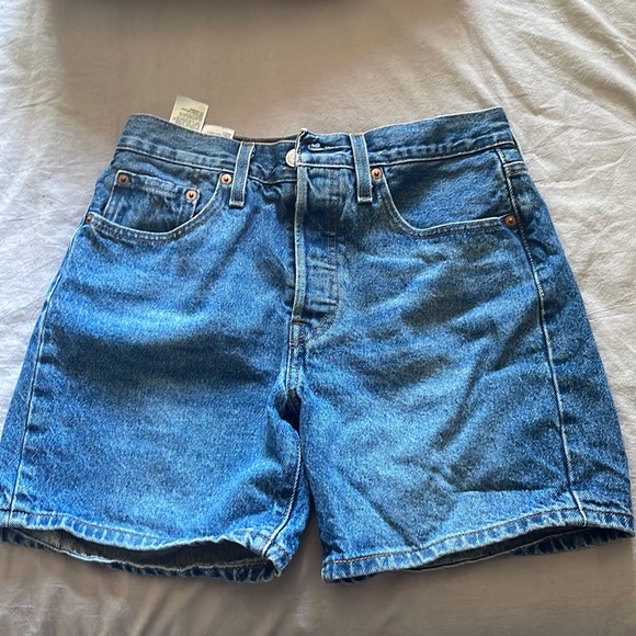 Levis Shorts - Picture 1 of 2